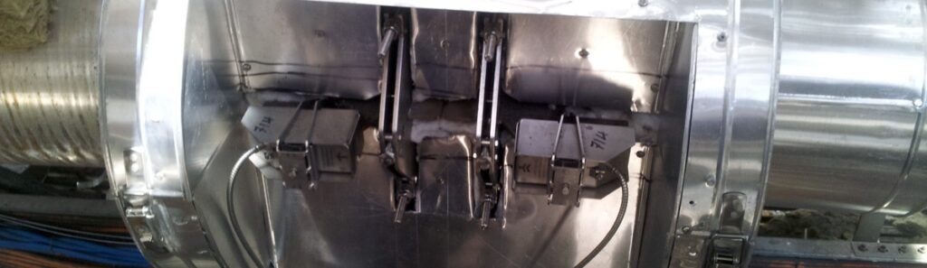 Débitmètre clamp-on non intrusif installé sur une unité de craquage catalytique en lit fluide (FCC) pour la mesure de débit en conditions de raffinage sévères